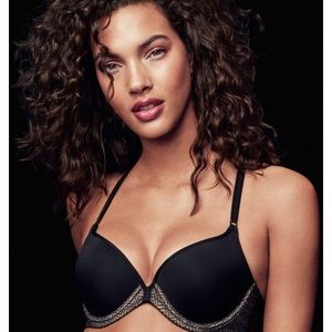 B. Tempted 💋 32 D Black Showcase Bra